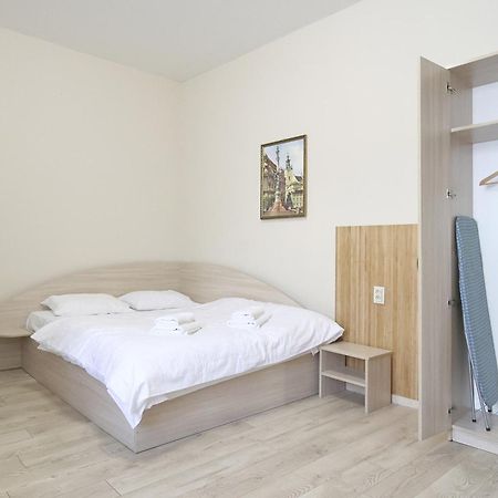Buk Apartments On Doroshenka 25 Lviv Exterior photo