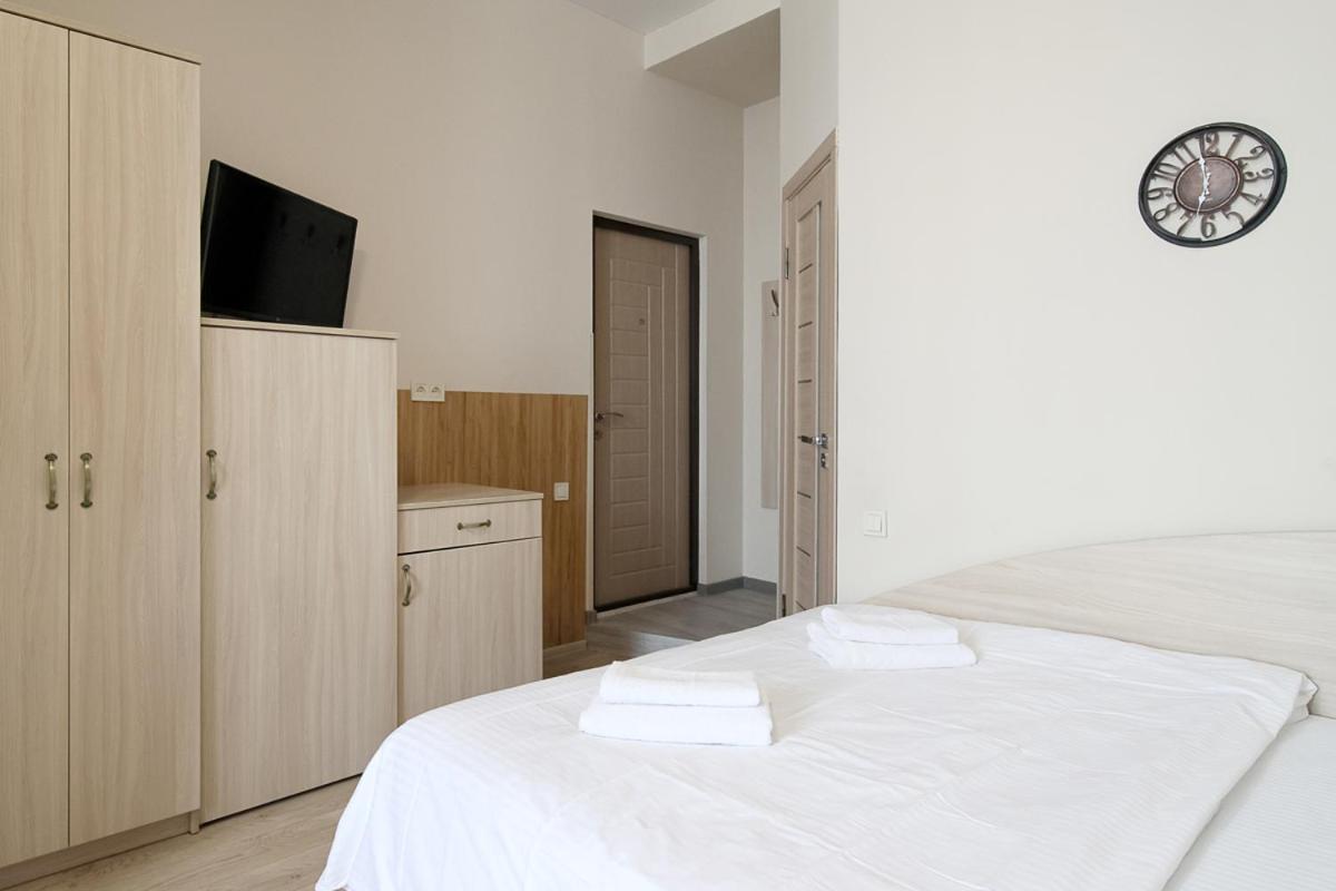 Buk Apartments On Doroshenka 25 Lviv Exterior photo