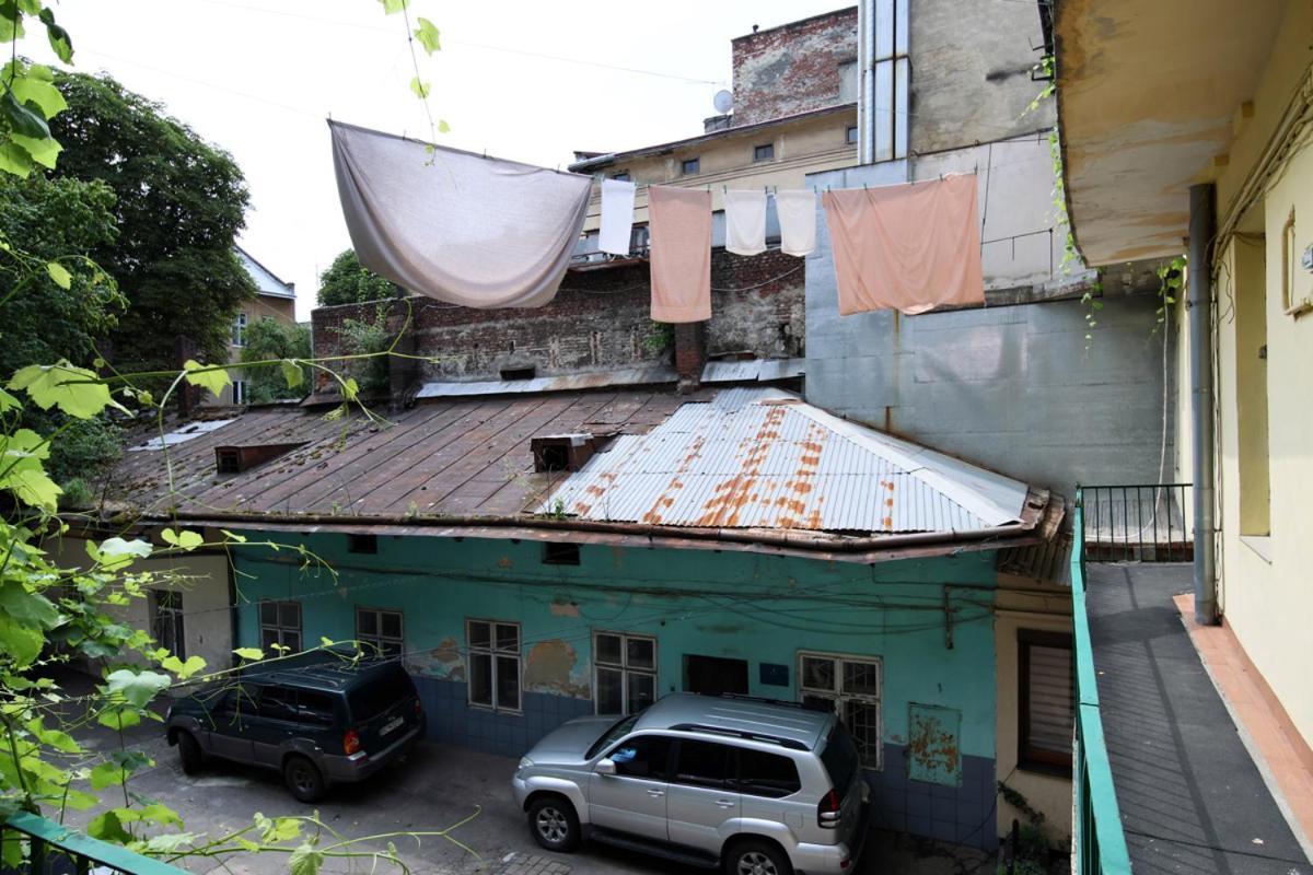 Buk Apartments On Doroshenka 25 Lviv Exterior photo