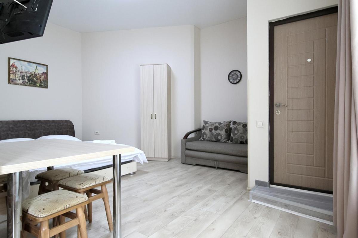 Buk Apartments On Doroshenka 25 Lviv Exterior photo