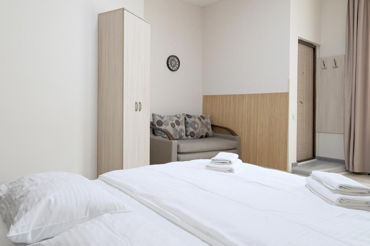 Buk Apartments On Doroshenka 25 Lviv Exterior photo