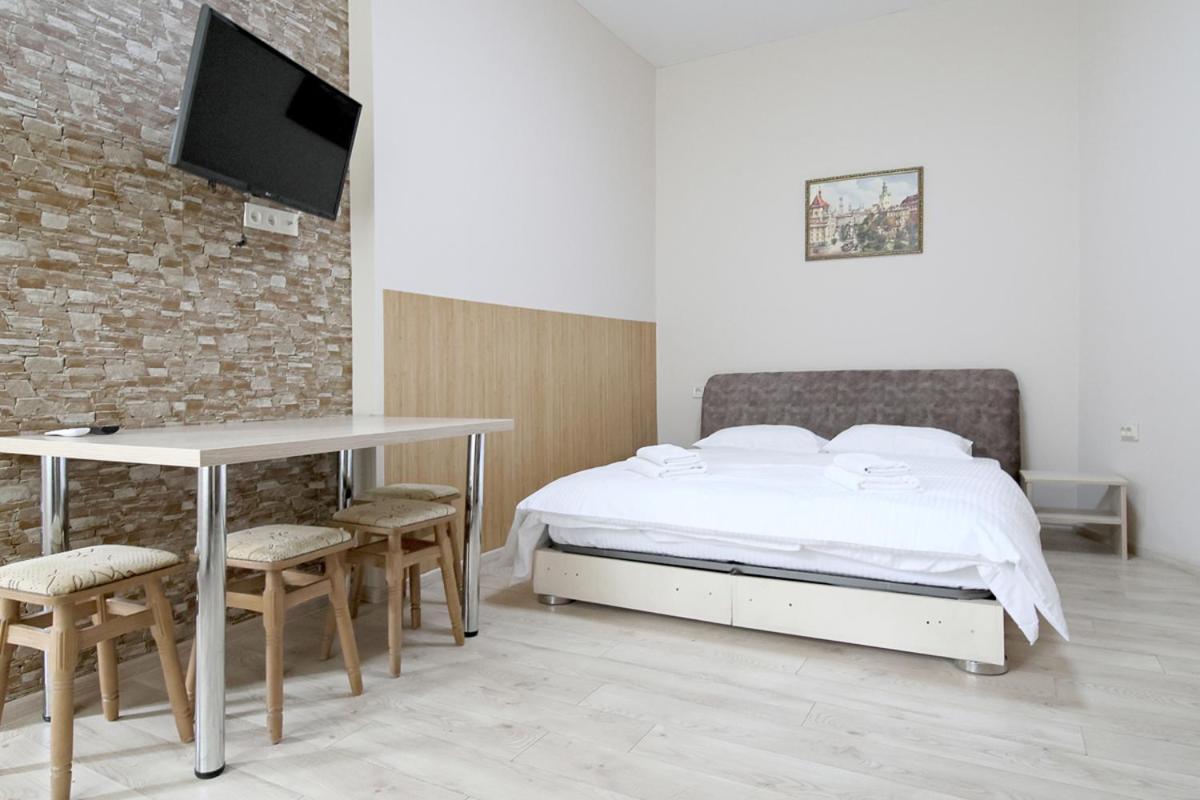 Buk Apartments On Doroshenka 25 Lviv Exterior photo