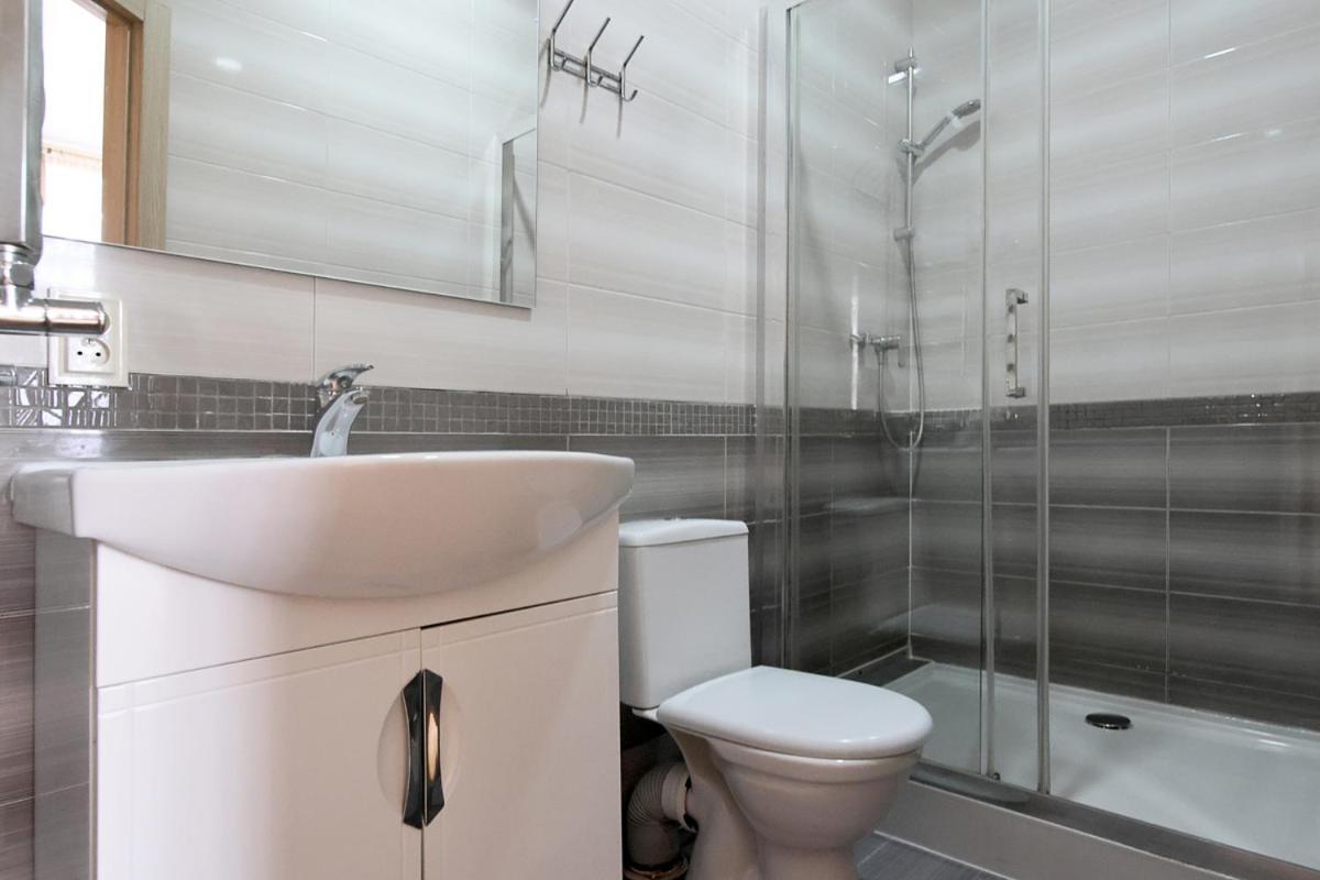 Buk Apartments On Doroshenka 25 Lviv Exterior photo