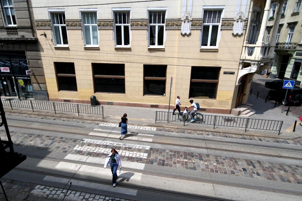 Buk Apartments On Doroshenka 25 Lviv Exterior photo