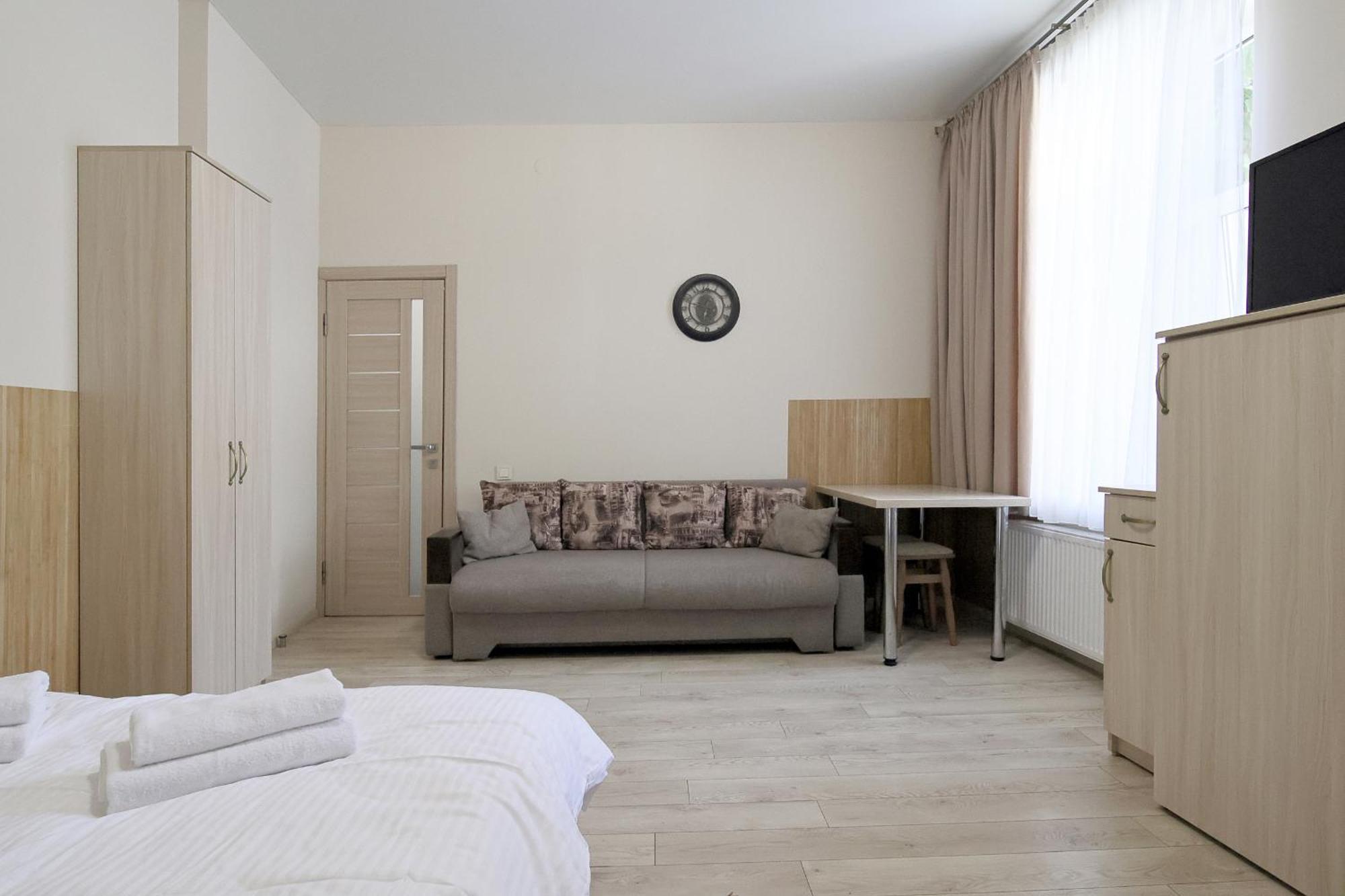 Buk Apartments On Doroshenka 25 Lviv Exterior photo